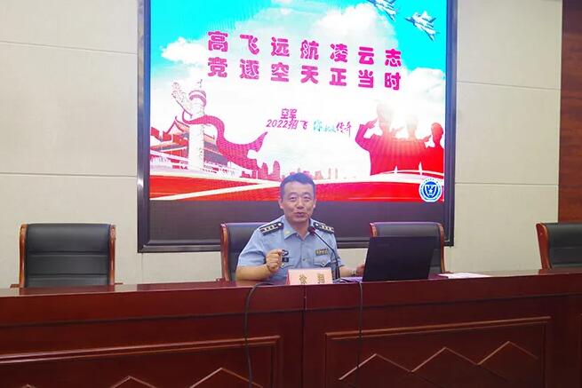 空军招飞局南京选拔中心来我校开展招飞宣传工作